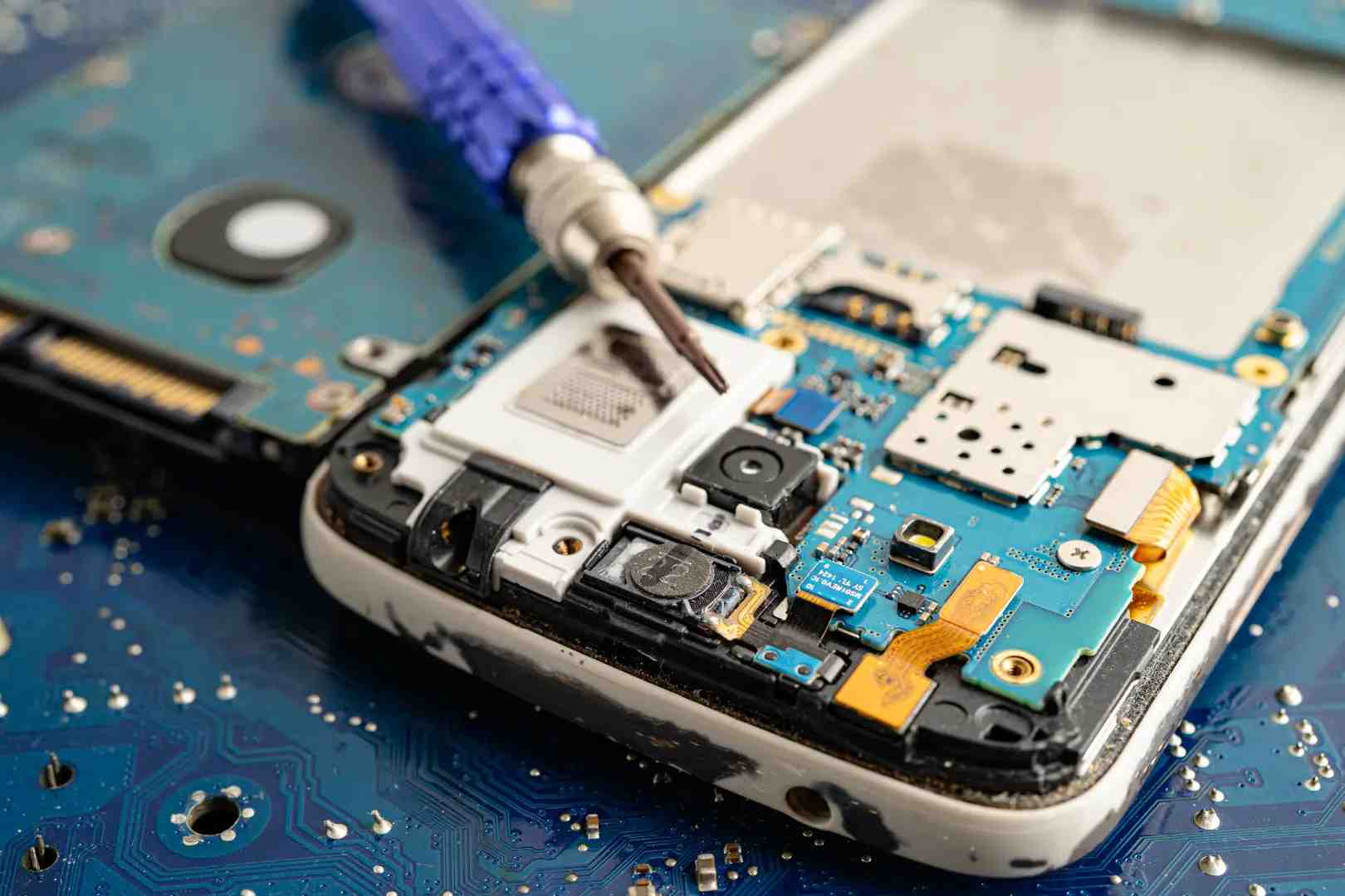 Mobile Repair Explained: How Your Phone Actually Gets Fixed